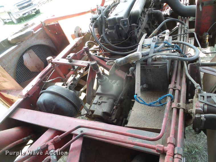 image for item DH4916 New Holland 8500 round bale handler