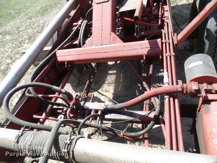 image for item DH4916 New Holland 8500 round bale handler