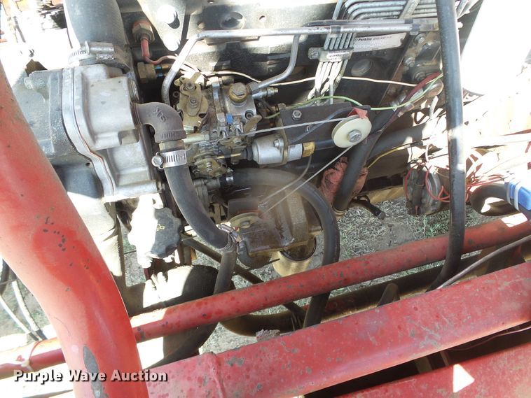 image for item DH4916 New Holland 8500 round bale handler