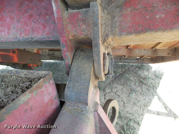 image for item DH4916 New Holland 8500 round bale handler