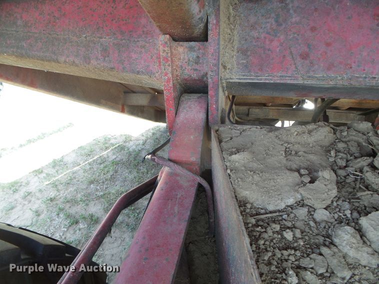 image for item DH4916 New Holland 8500 round bale handler