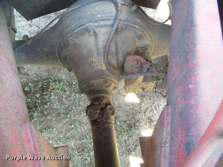 image for item DH4916 New Holland 8500 round bale handler