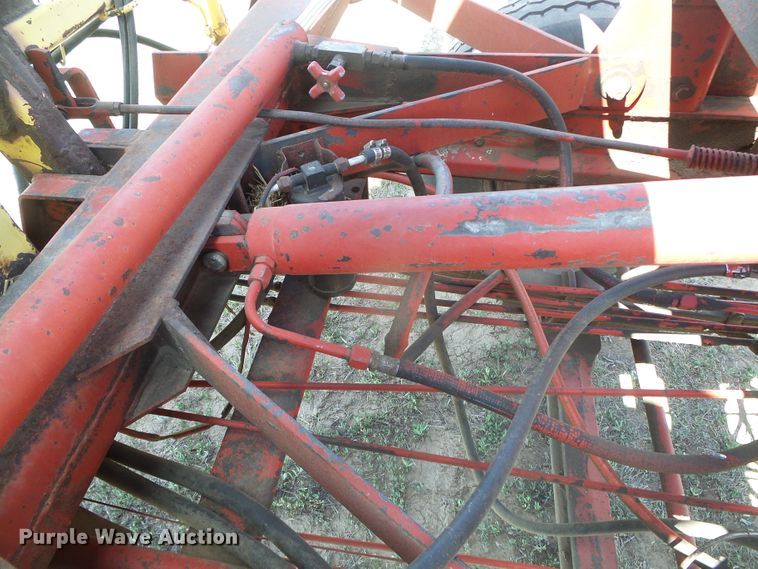 image for item DH4916 New Holland 8500 round bale handler