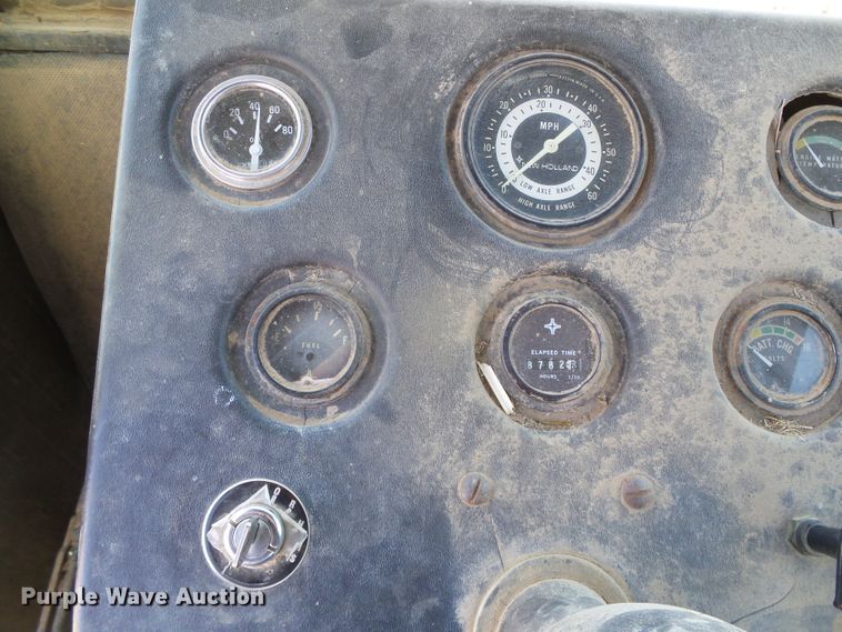 image for item DH4916 New Holland 8500 round bale handler