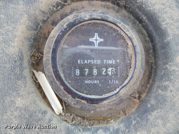 image for item DH4916 New Holland 8500 round bale handler