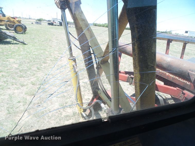 image for item DH4916 New Holland 8500 round bale handler