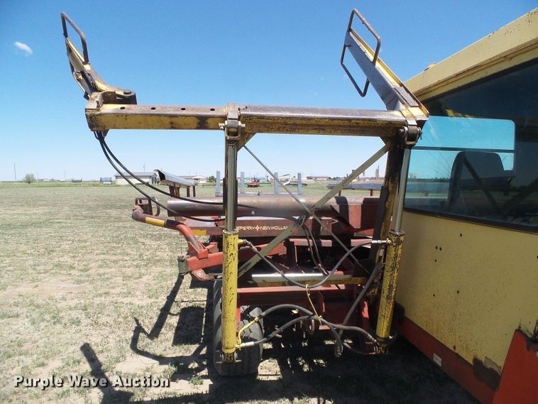 image for item DH4916 New Holland 8500 round bale handler