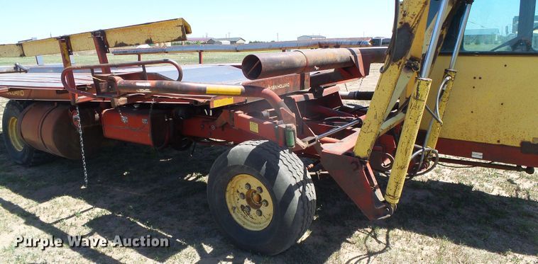 image for item DH4916 New Holland 8500 round bale handler