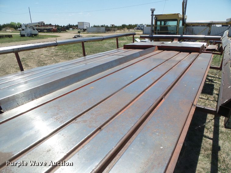 image for item DH4916 New Holland 8500 round bale handler