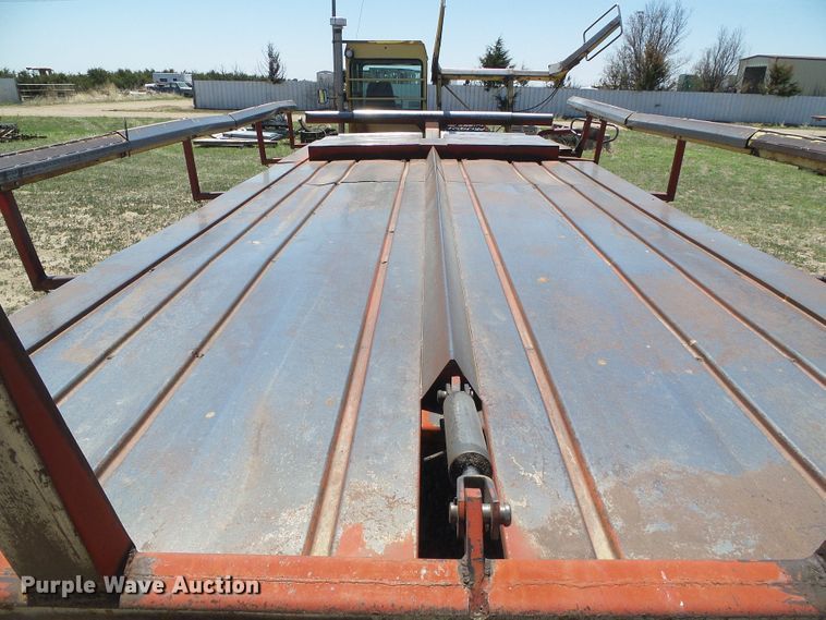 image for item DH4916 New Holland 8500 round bale handler