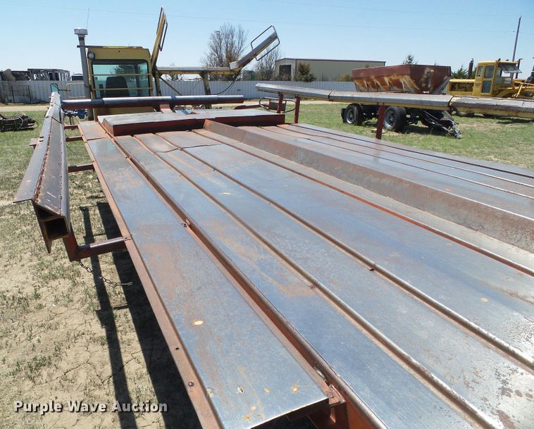 image for item DH4916 New Holland 8500 round bale handler