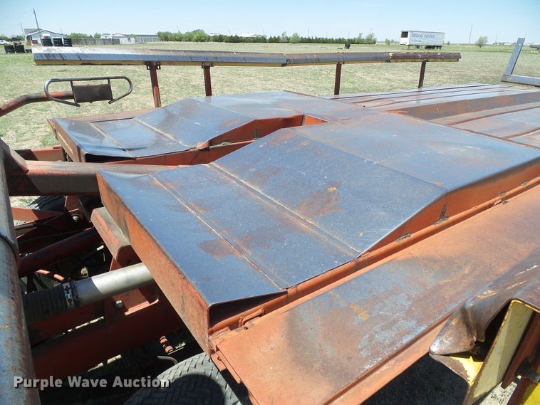 image for item DH4916 New Holland 8500 round bale handler