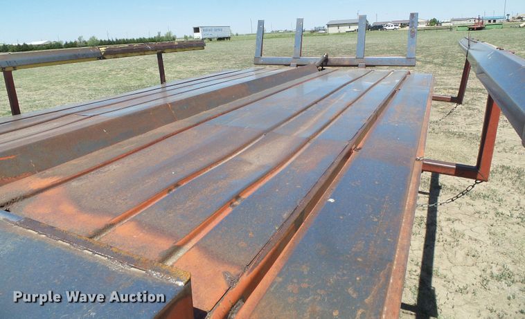 image for item DH4916 New Holland 8500 round bale handler