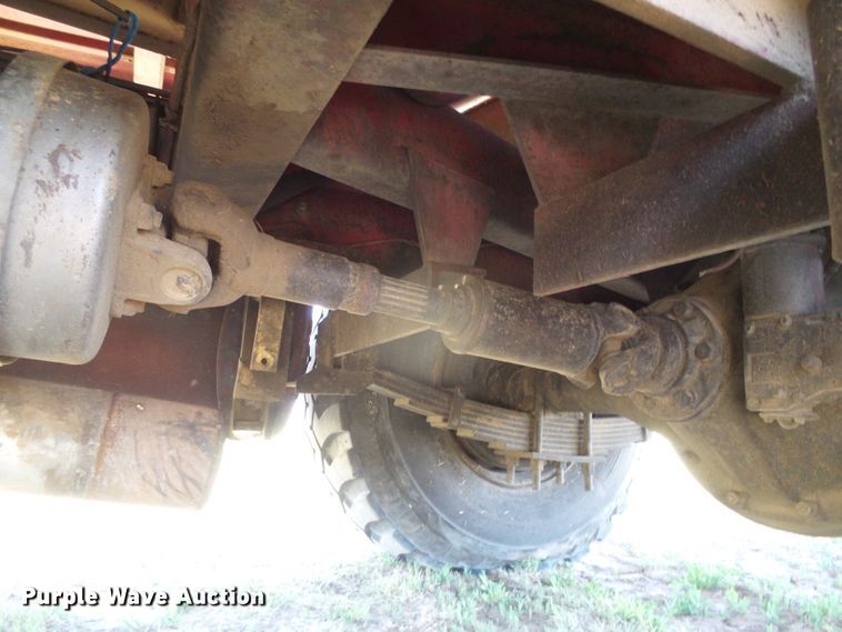 image for item DH4916 New Holland 8500 round bale handler