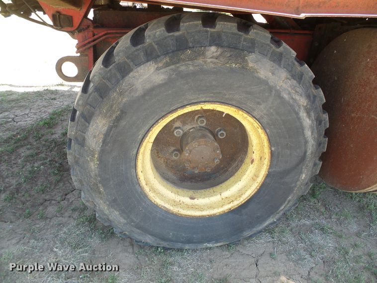 image for item DH4916 New Holland 8500 round bale handler