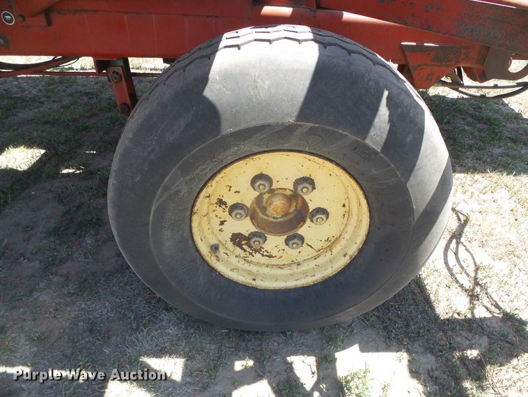 image for item DH4916 New Holland 8500 round bale handler