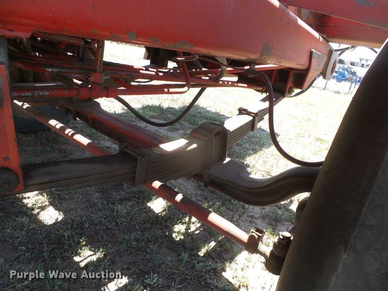 image for item DH4916 New Holland 8500 round bale handler