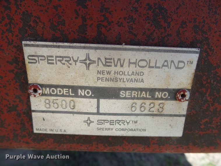 image for item DH4916 New Holland 8500 round bale handler