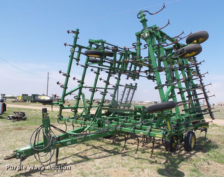 image for item DH4929 John Deere 980 field cultivator