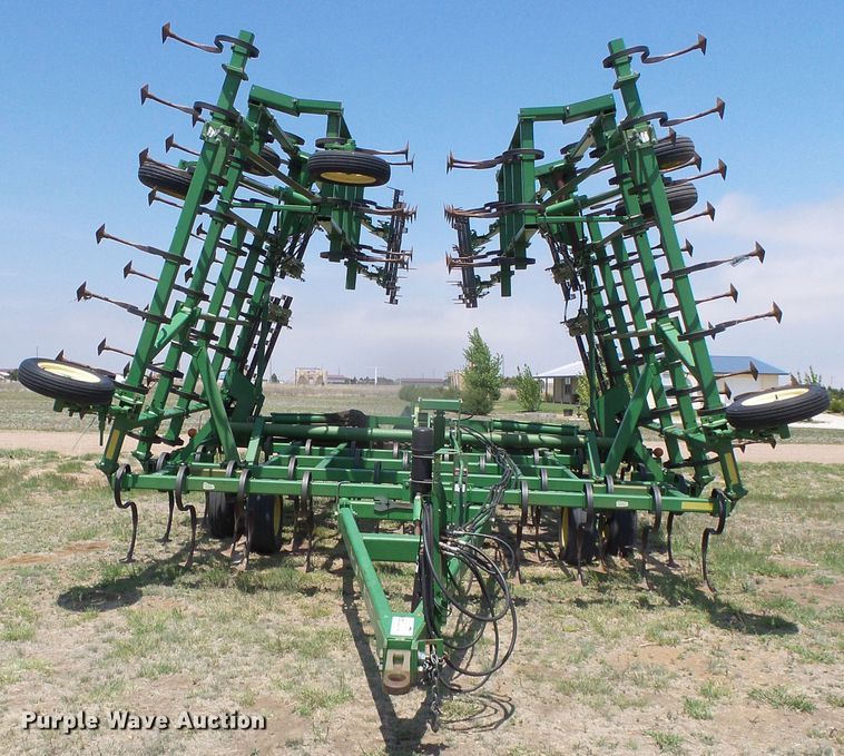 image for item DH4929 John Deere 980 field cultivator