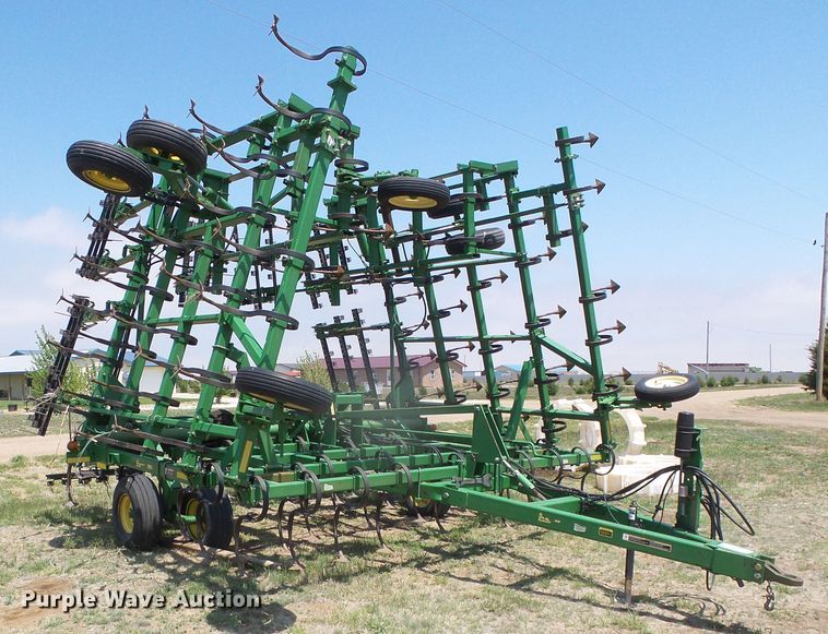 image for item DH4929 John Deere 980 field cultivator