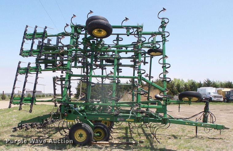 image for item DH4929 John Deere 980 field cultivator