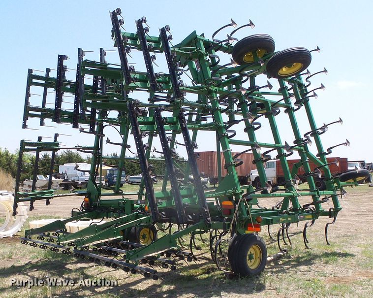 image for item DH4929 John Deere 980 field cultivator