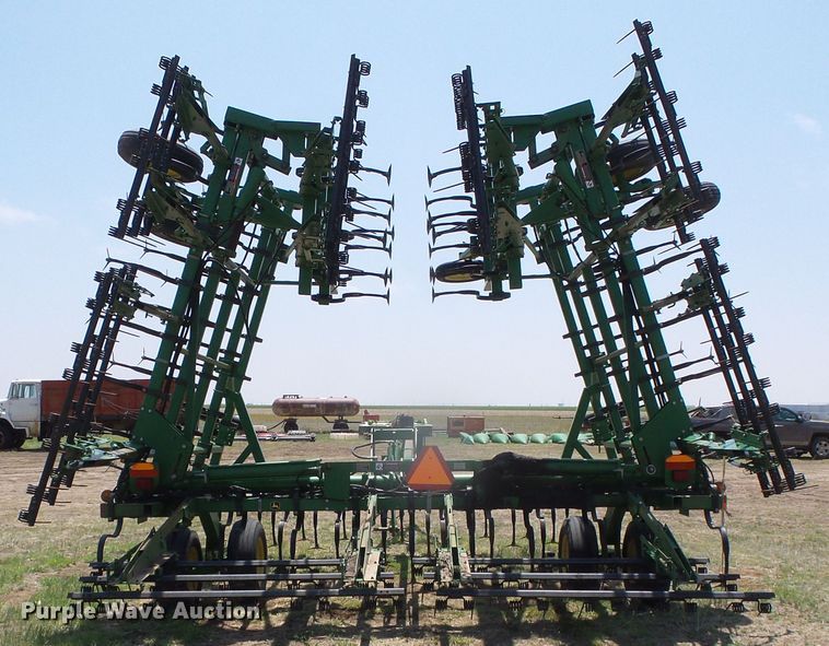 image for item DH4929 John Deere 980 field cultivator