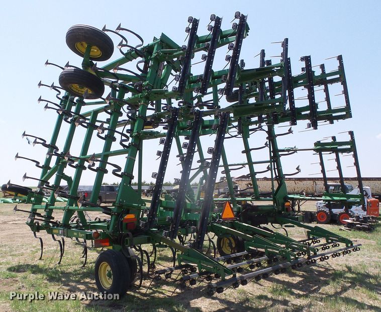 image for item DH4929 John Deere 980 field cultivator