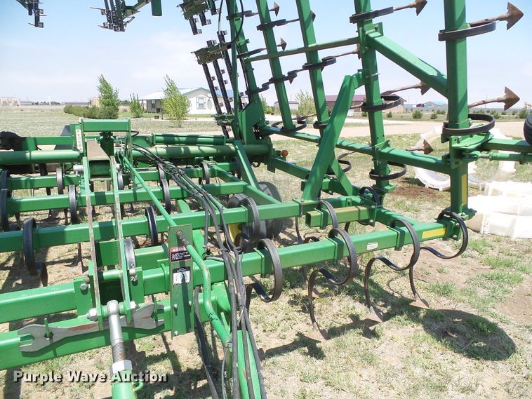 image for item DH4929 John Deere 980 field cultivator