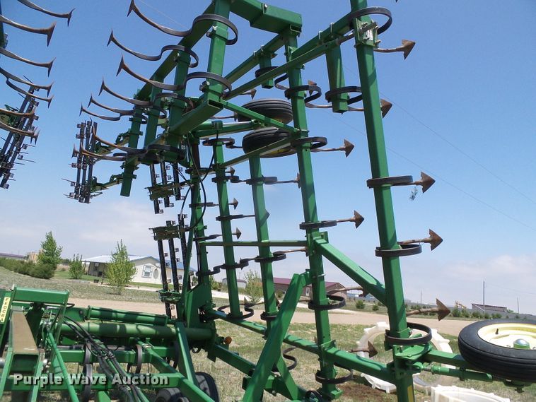 image for item DH4929 John Deere 980 field cultivator