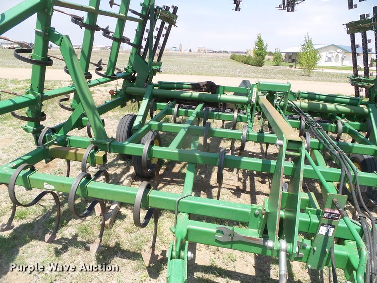 image for item DH4929 John Deere 980 field cultivator