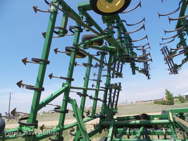 image for item DH4929 John Deere 980 field cultivator