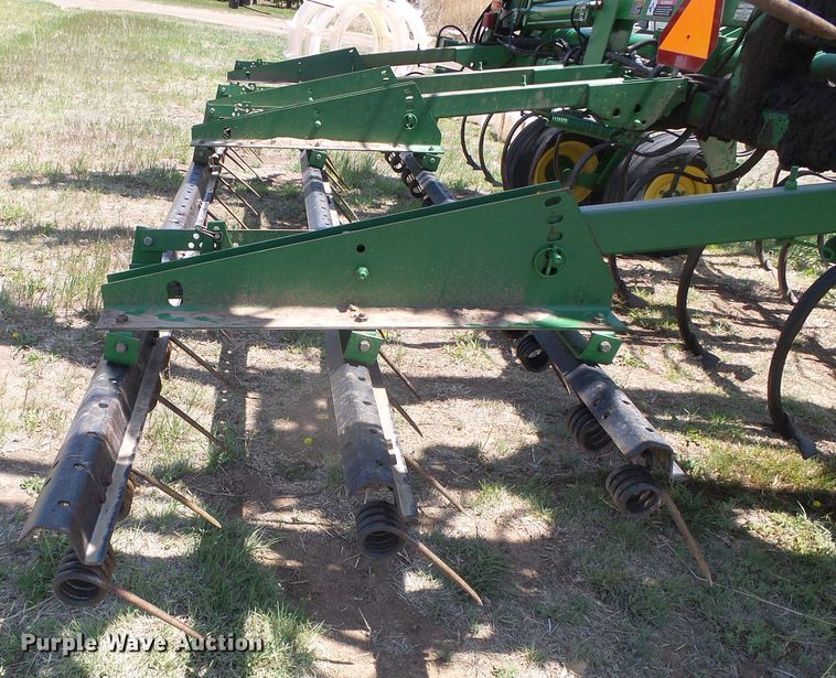 image for item DH4929 John Deere 980 field cultivator