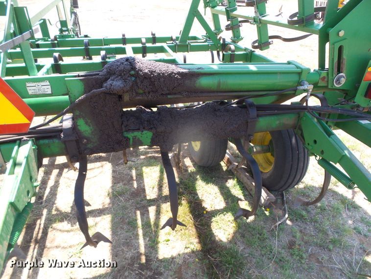 image for item DH4929 John Deere 980 field cultivator