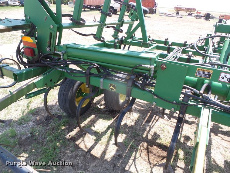image for item DH4929 John Deere 980 field cultivator
