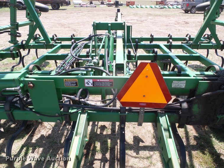 image for item DH4929 John Deere 980 field cultivator