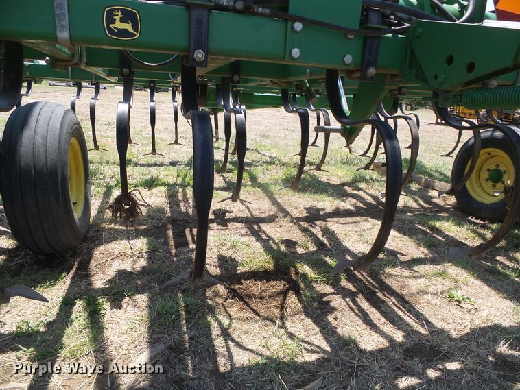 image for item DH4929 John Deere 980 field cultivator