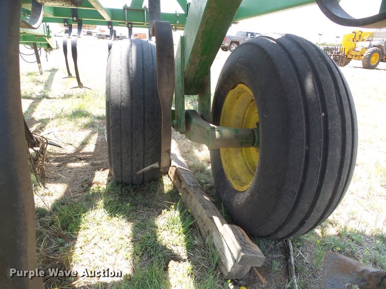 image for item DH4929 John Deere 980 field cultivator