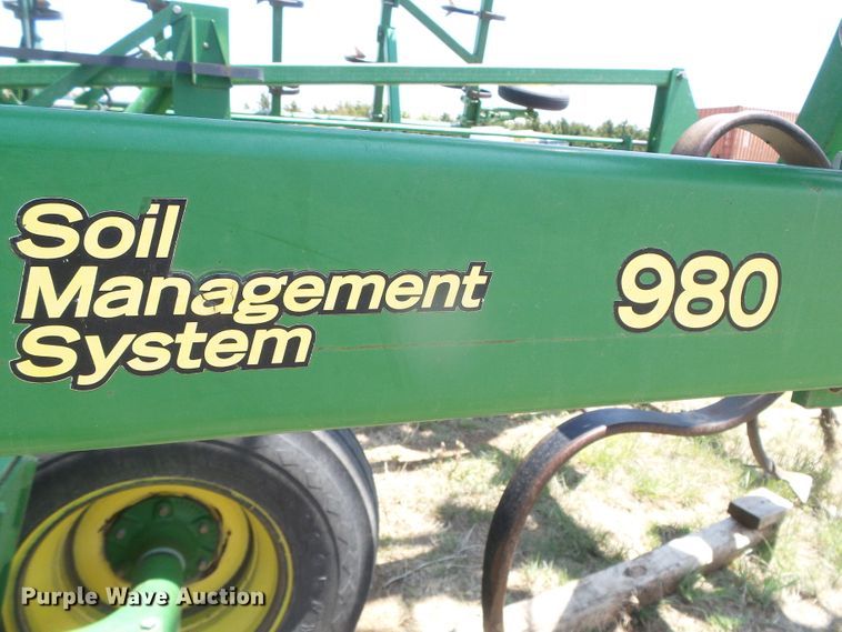 image for item DH4929 John Deere 980 field cultivator