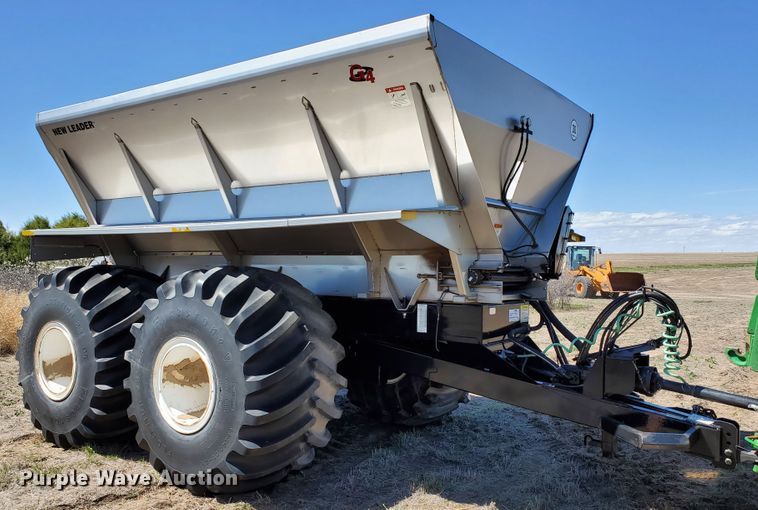 image for item DJ3123 2009 New Leader NL450C compost spreader