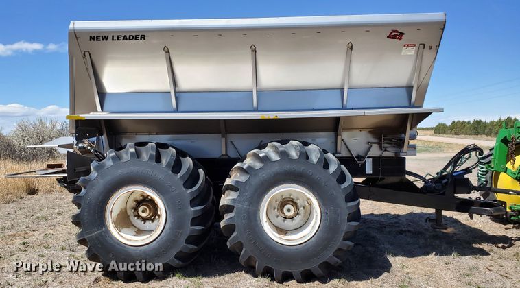 image for item DJ3123 2009 New Leader NL450C compost spreader