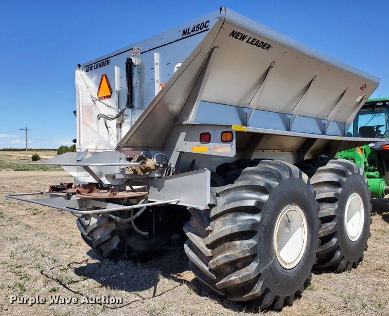 image for item DJ3123 2009 New Leader NL450C compost spreader