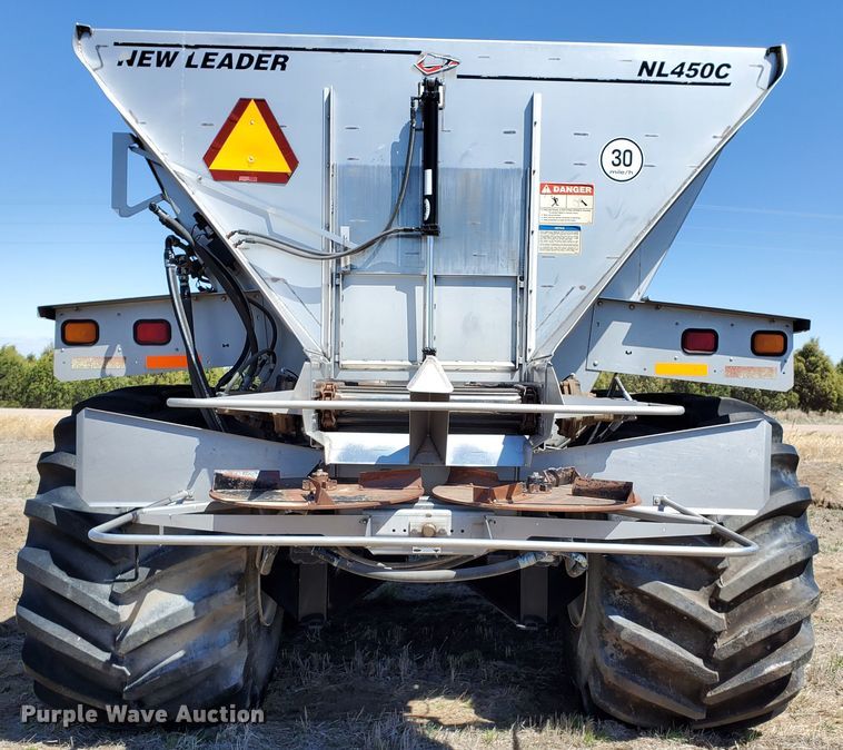 image for item DJ3123 2009 New Leader NL450C compost spreader