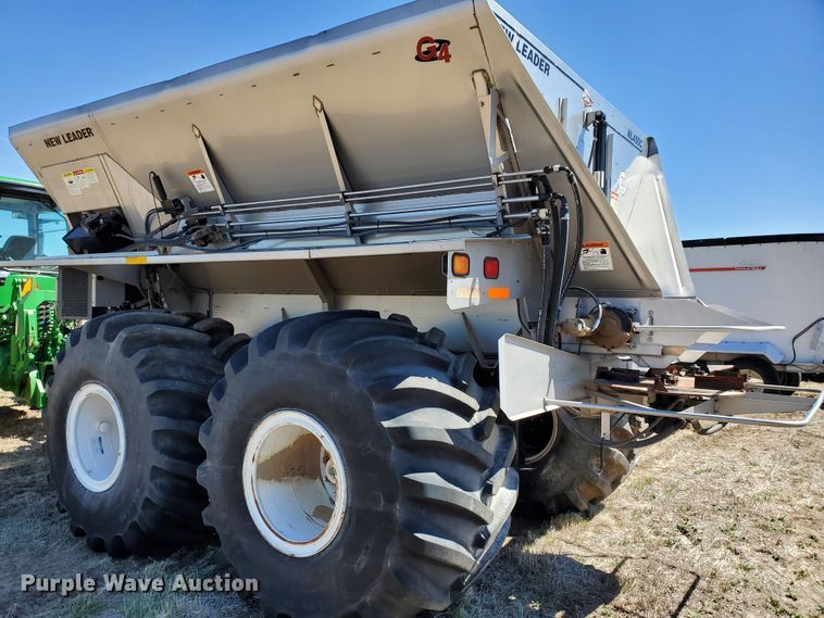 image for item DJ3123 2009 New Leader NL450C compost spreader