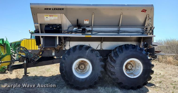 image for item DJ3123 2009 New Leader NL450C compost spreader