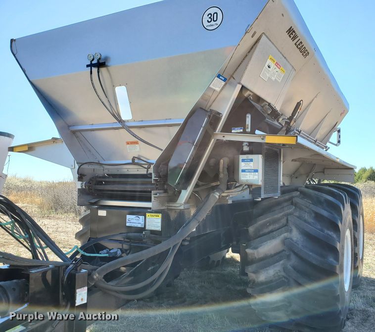 image for item DJ3123 2009 New Leader NL450C compost spreader