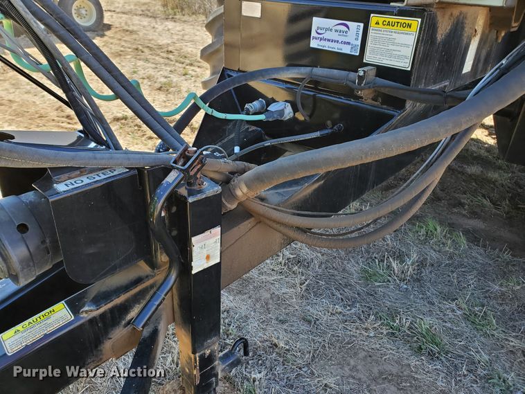 image for item DJ3123 2009 New Leader NL450C compost spreader