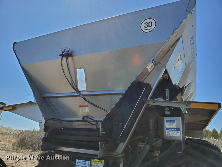 image for item DJ3123 2009 New Leader NL450C compost spreader