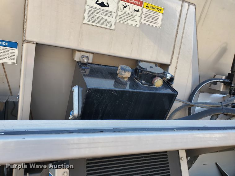 image for item DJ3123 2009 New Leader NL450C compost spreader